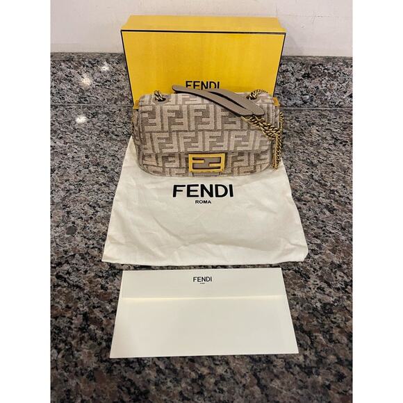 Fendi Baguette Chain Dove-Grey Tapestry FF Shoulder Bag in Box SPB- JB 340116 - Picture 1 of 13